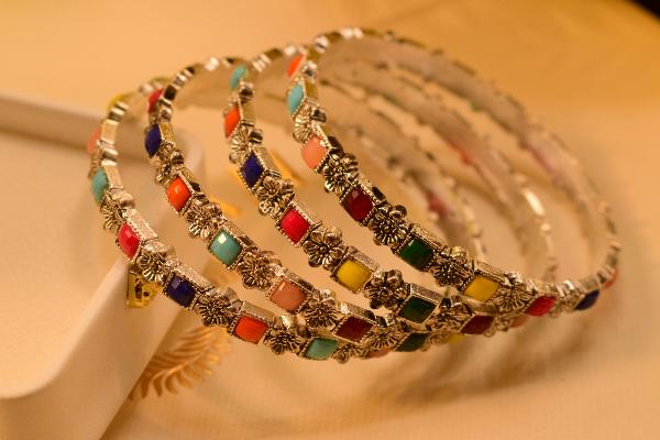 🌈 Colorful Antique-Style Bangles Set